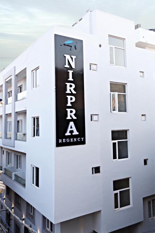 Nirpra Regency Hotel Nueva Delhi Exterior foto